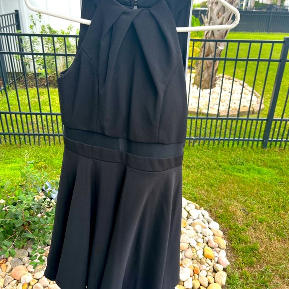 Black dress great for a holiday party size small - Picture 5 of 7